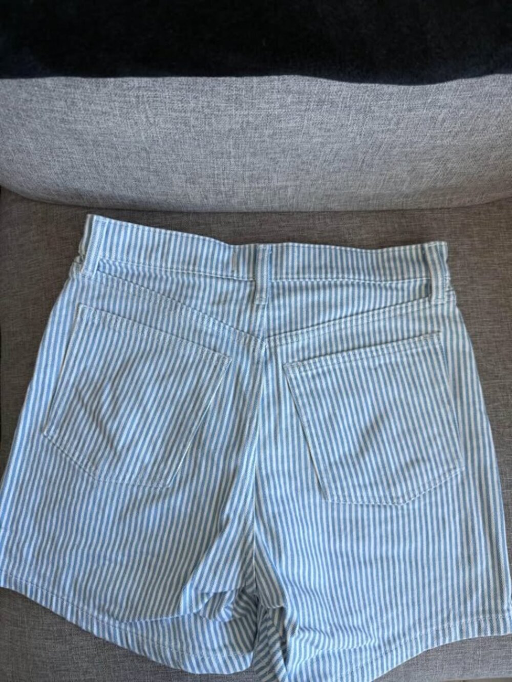 Striped shorts - Picture 3 of 3